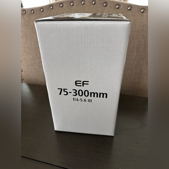 Canon Camera Lens 75-300mm. - Picture 2 of 3